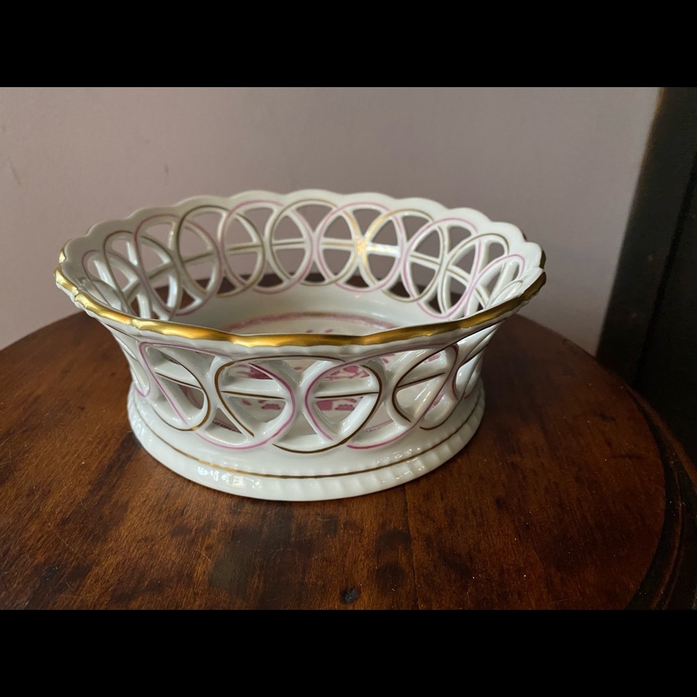 Herend Raspberry Chinese Bouquet Pierced 7.25” Round porcelain Basket #7404